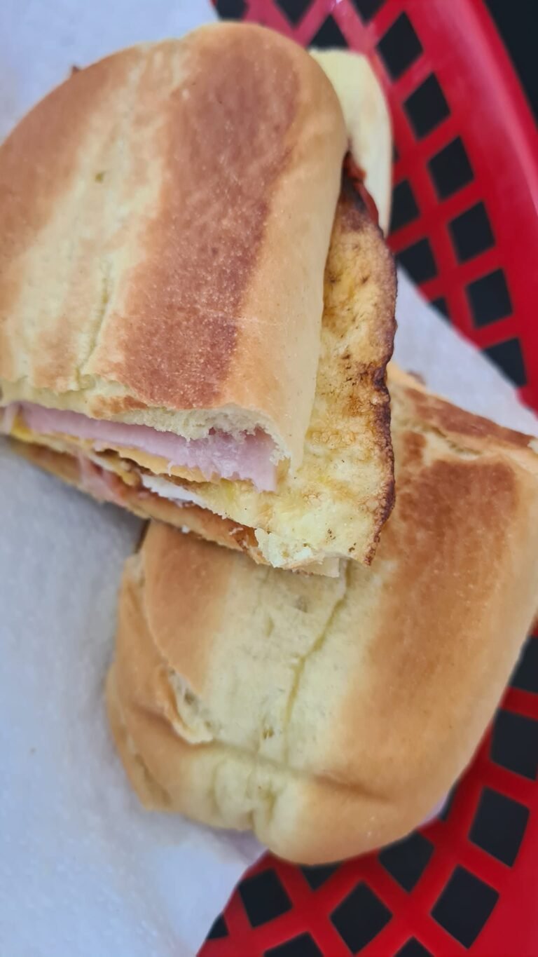 El Sabor que Nunca Falla: Sandwich Clasico y Fresco