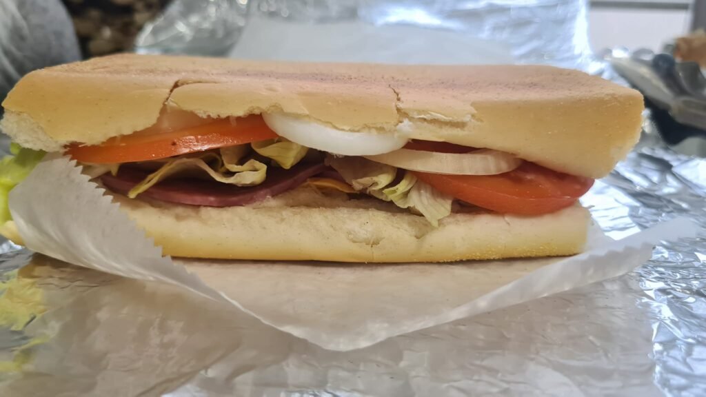 El Sabor que Nunca Falla: Sandwich Clasico y Fresco
