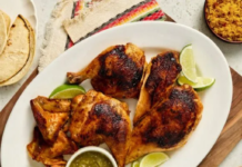 Pollo Asado Con Salsa De Tomatillo Y Tortillas A La Parrilla Pollo Asado Con Salsa De Tomatillo Y Tortillas A La Parrilla