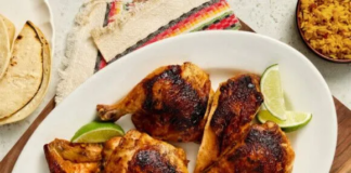 Pollo Asado Con Salsa De Tomatillo Y Tortillas A La Parrilla Pollo Asado Con Salsa De Tomatillo Y Tortillas A La Parrilla